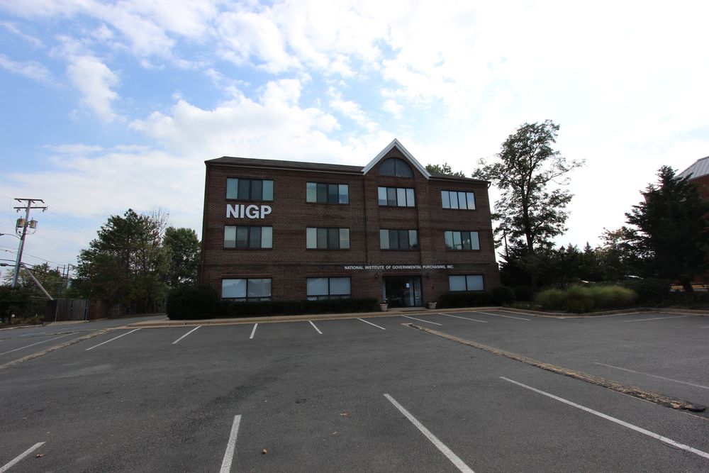 151 Spring St, Herndon, VA 20170